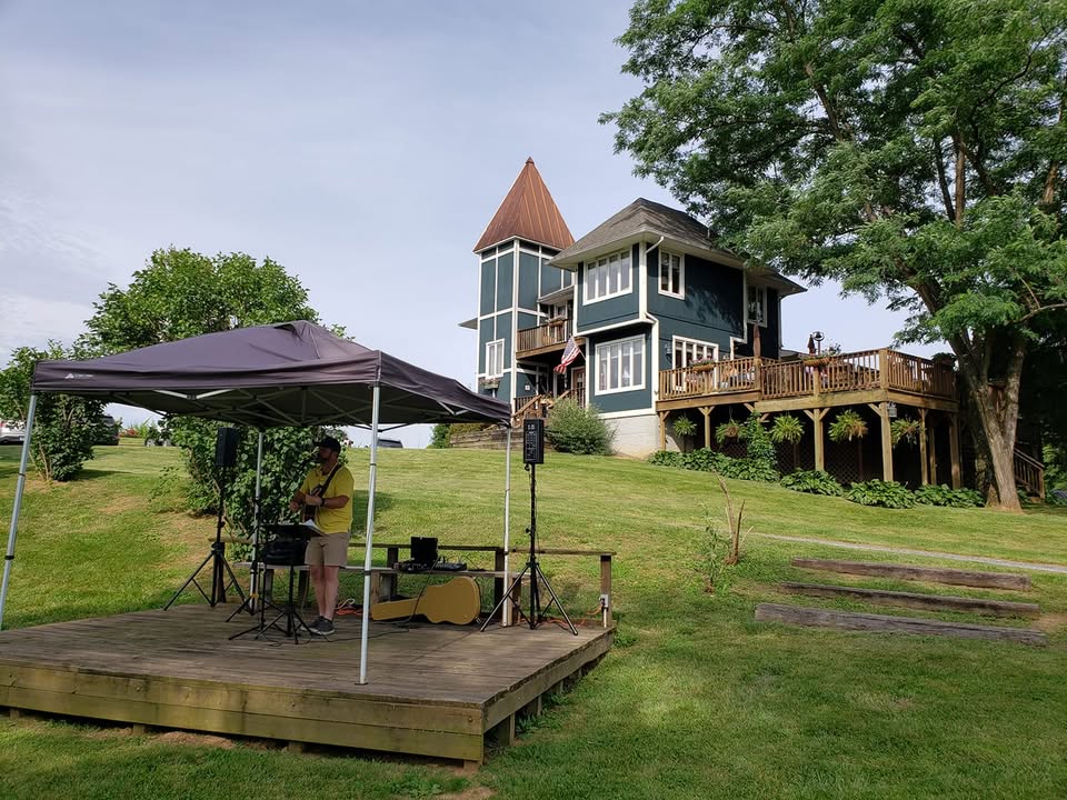 Looking for something to do tonight? Come to North Mountain Vineyards for the Summer Solstice 4 PM - 8 PM. Sean Tracy is sounding fantastic!
