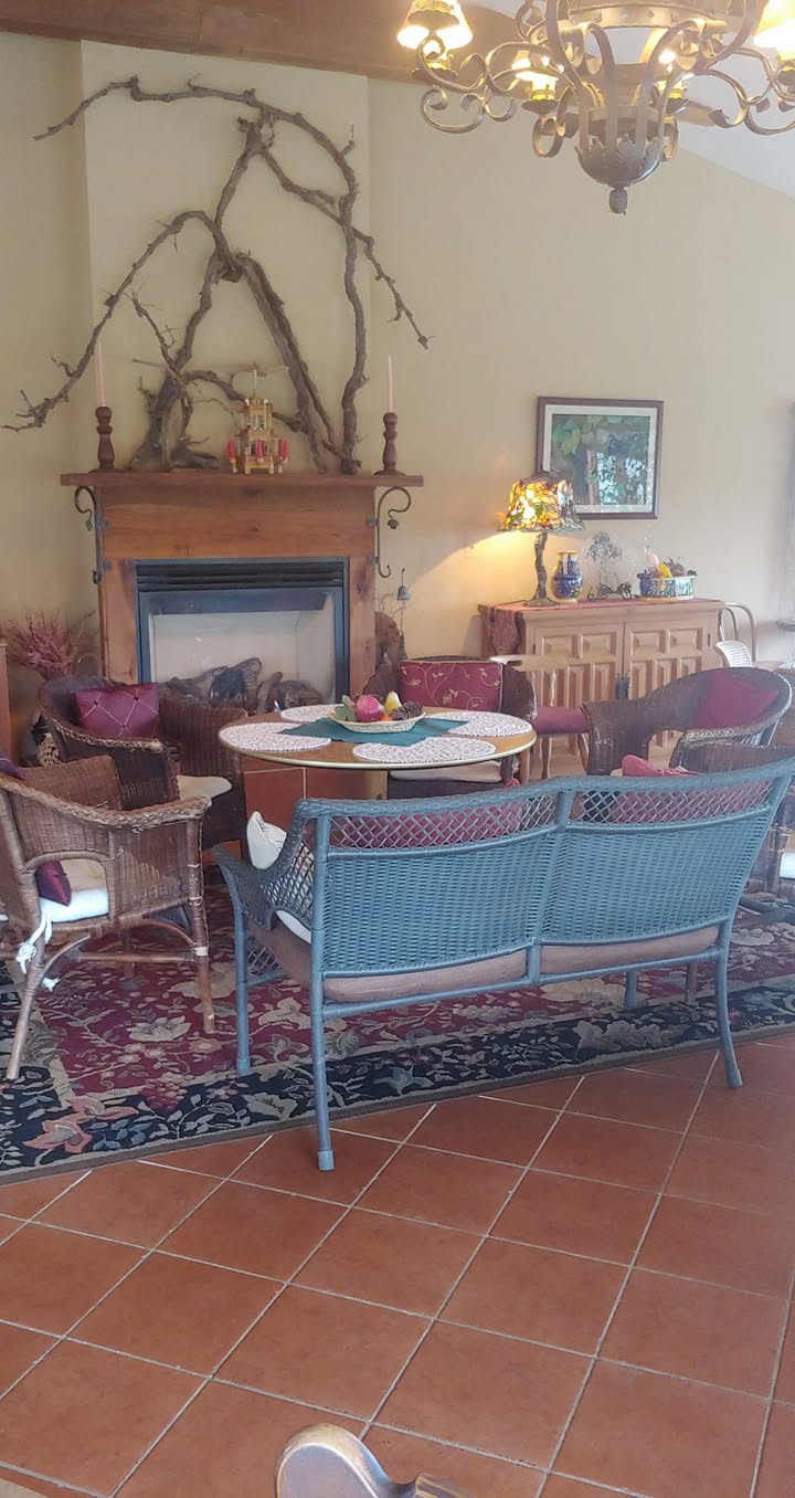 Currently accepting reservations for inside seating. Parties up to 8 people. Please call (540) 436-9463 to schedule your time slot. Open 11am-5m this weekend.