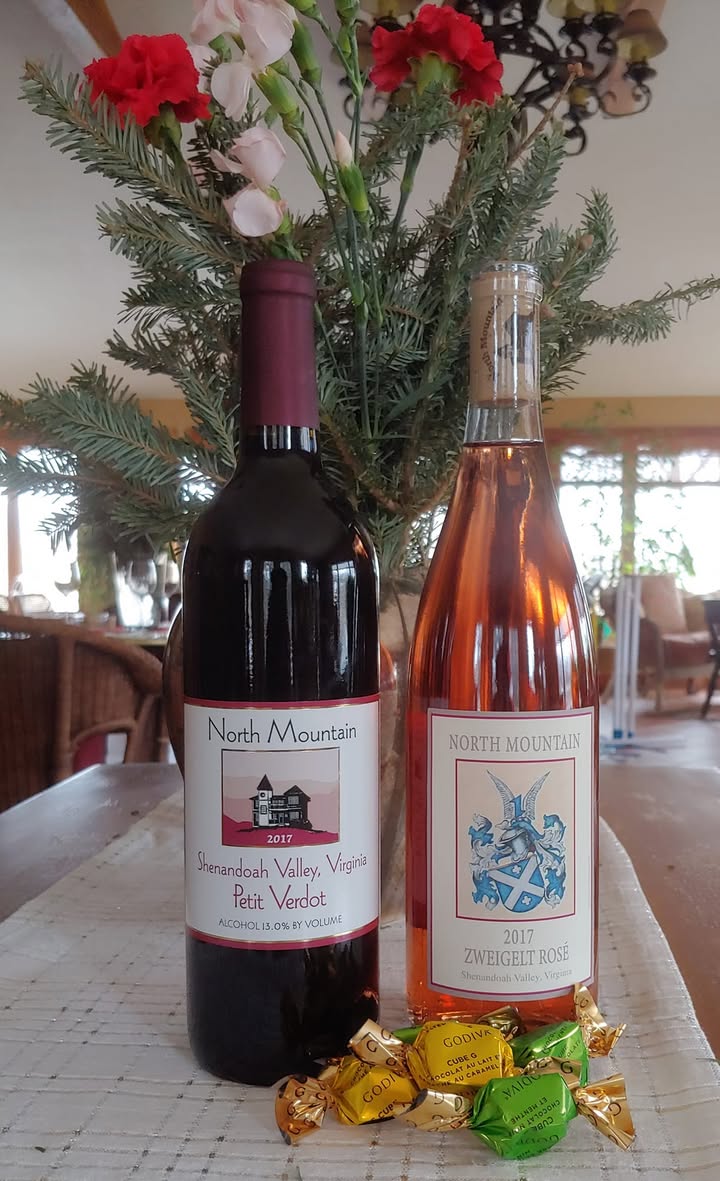 💝 Our Valentine's Gift to You 💝 Purchase a bottle of our delicious, full-bodied Petit Verdot for $32, and receive a Complimentary bottle of our Zwiegelt Rose' 🍷* Both are perfect wines for a special dinner and chocolate 🍫 Available now thru Sunday, Feb. 14 *No substitutions please
