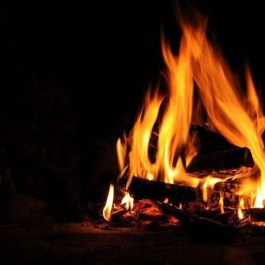 “To help bring light into the longest night of the year join us on Dec 18. Tradition is to write a word that is a quality you desire to have on a slip of paper, crumble a holly leaf in it and throw it into the bonfire to see your wish fulfilled. #NMwine #solstice #drinklocal”