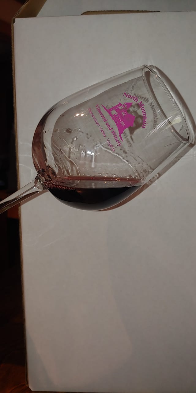 HOW IS YOUR WINE TASTING KNOWLEDGE? There are many things to see in a glass of wine. What are they? #VAwine #shenandoahvalleyava #drinklocal #NMwine