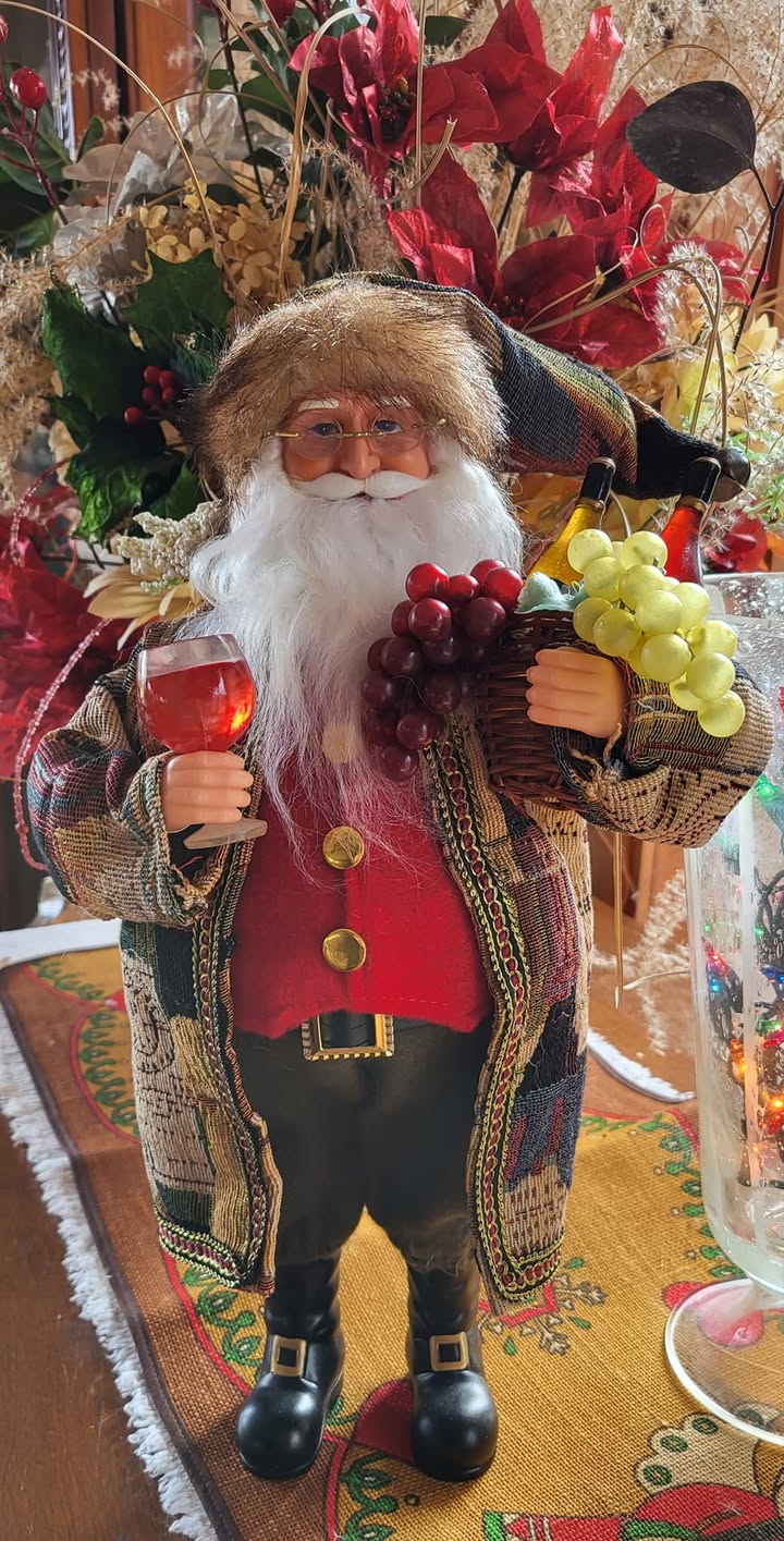 To all our friends, neighbors, and customers, thank you for a fun and laughter filled year. We are looking forward to the excitement 2024 will bring! Cheers 🥂 from Krista, John, Kelly, Andrew, Meredith, and Julie #nmwine #shenandoahvalleywinetrail #vawine #virginiaisforwinelovers