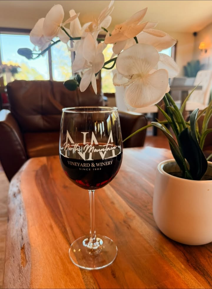 🍷 IT’S INDUSTRY MONDAY!